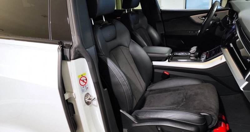 Audi SQ8 cena 430000 przebieg: 63000, rok produkcji 2019 z Kozienice małe 562